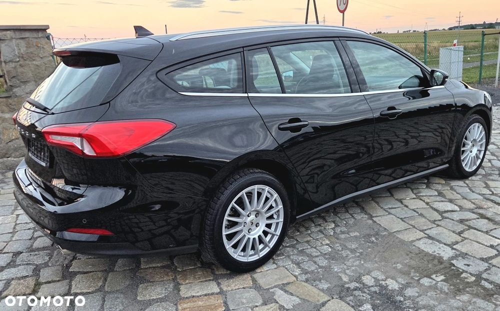 Ford Focus 1.0 EcoBoost Titanium - 3