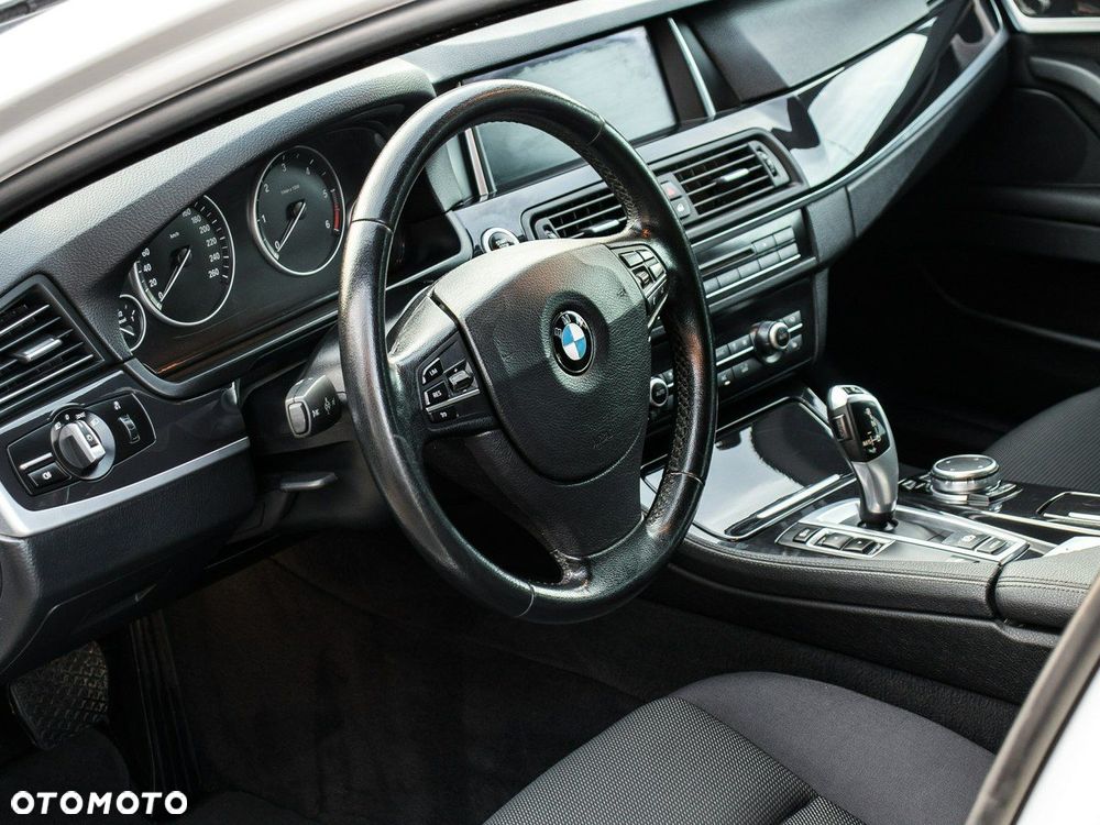 BMW Seria 5 520d Luxury Line - 11