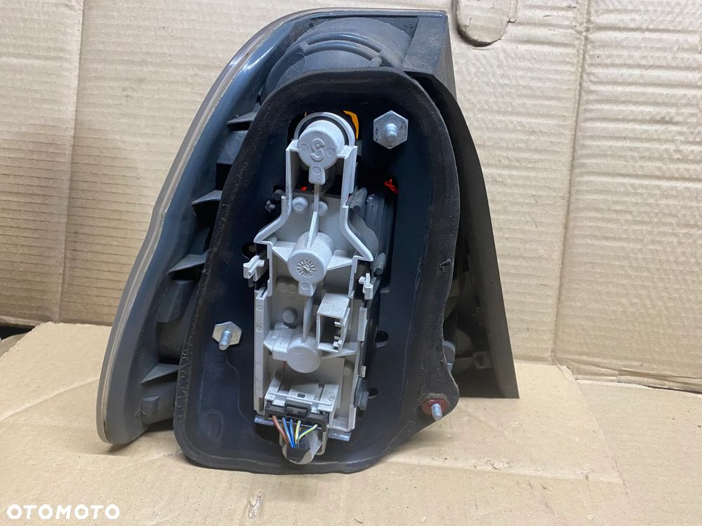 LAMPA TYLNA PRAWA BMW E46 COMPACT 6920248 28570234 - 3
