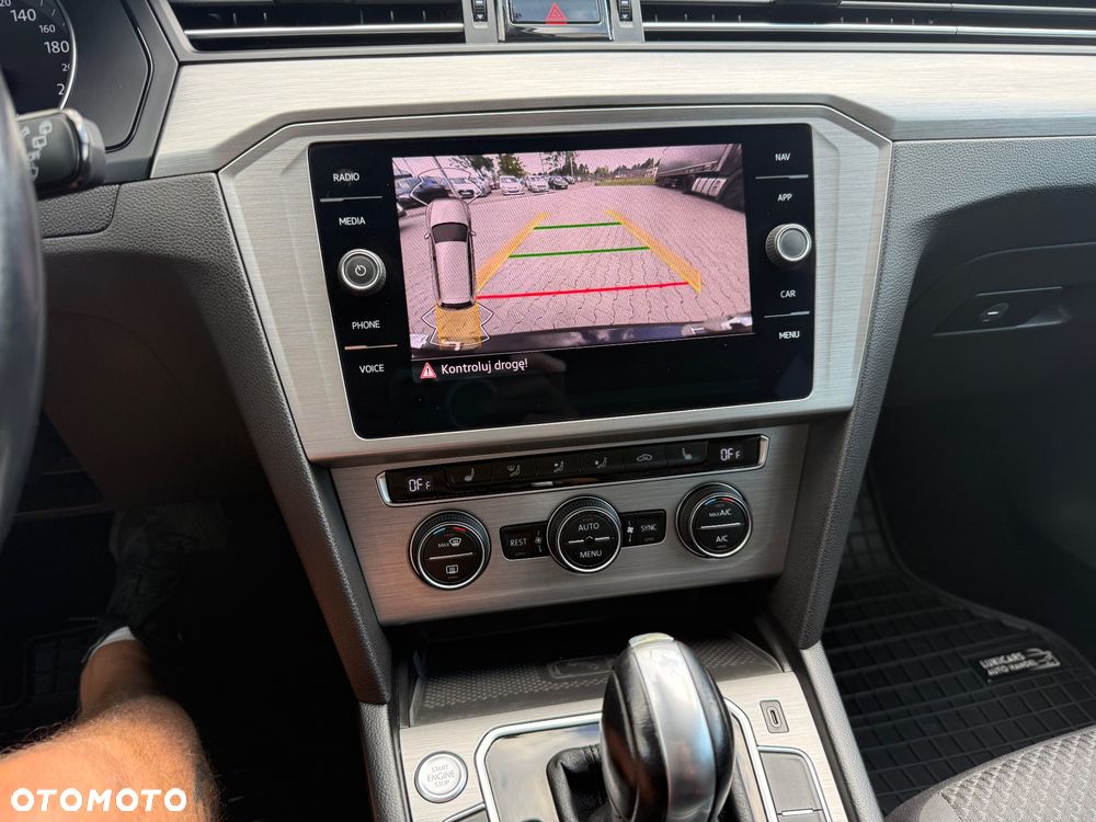 Volkswagen Passat 2.0 TDI SCR DSG Comfortline - 29