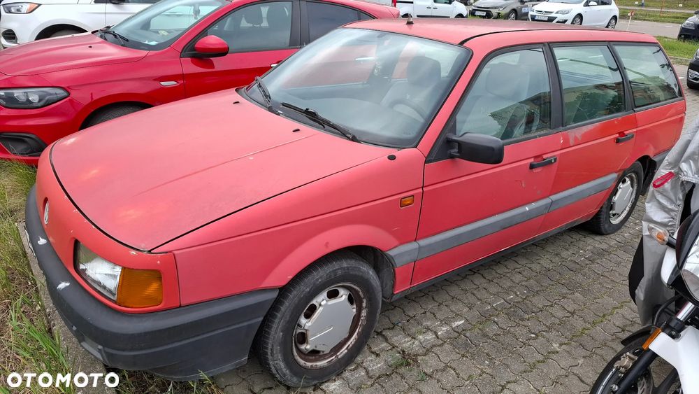 Volkswagen Passat 1.6 TD CL - 1