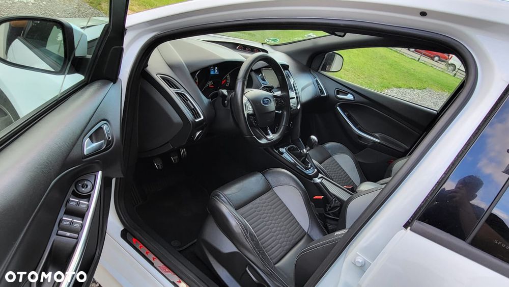Ford Focus 2.0 TDCi ST - 37