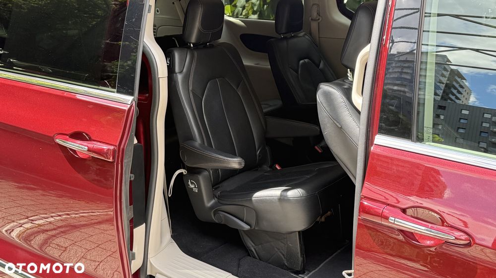 Chrysler Pacifica - 35