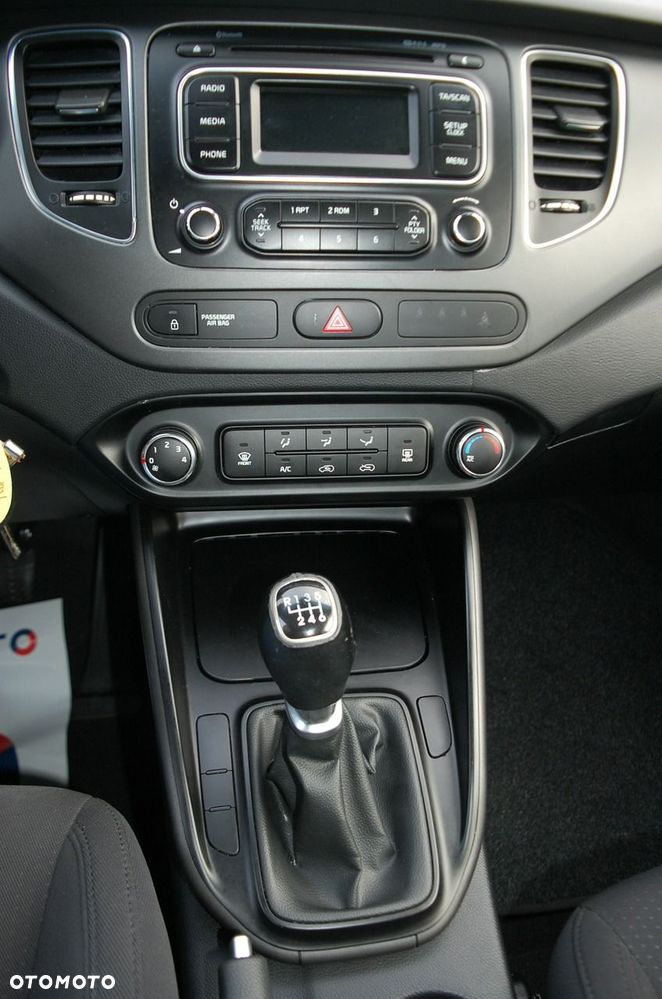 Kia Carens - 23