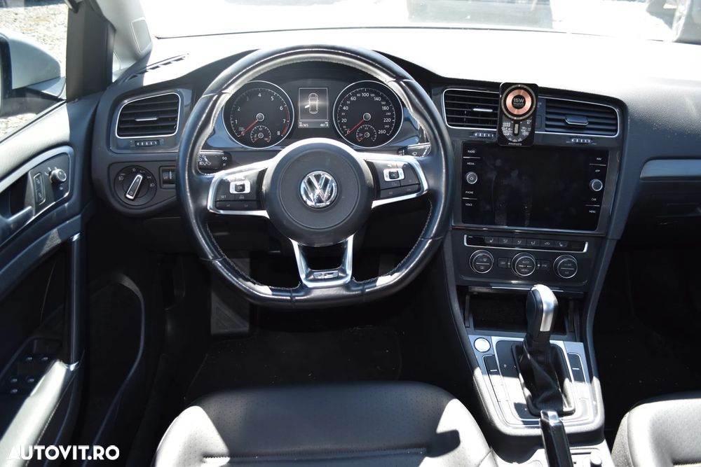 Volkswagen Golf - 11