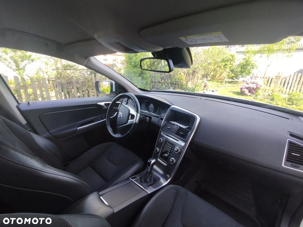 Volvo XC 60 D4 Momentum - 8