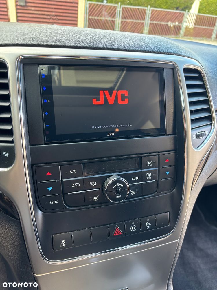 Jeep Grand Cherokee - 12