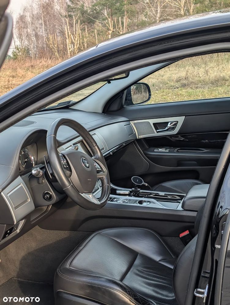 Jaguar XF 3.0 V6 D S Luxury - 25
