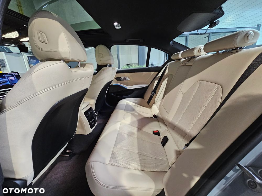 BMW Seria 3 320i M Sport sport - 16