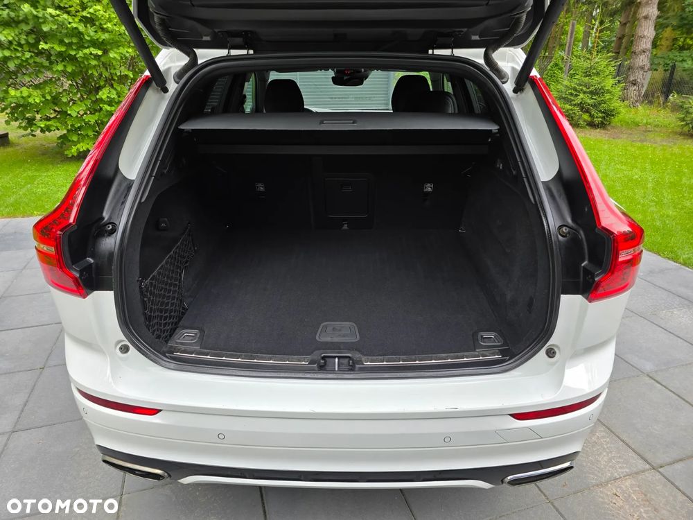 Volvo XC 60 B5 B R-Design - 12