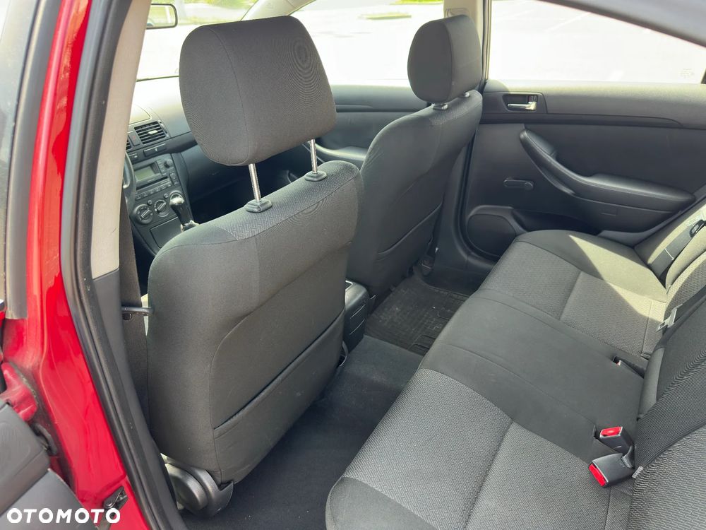 Toyota Avensis - 23