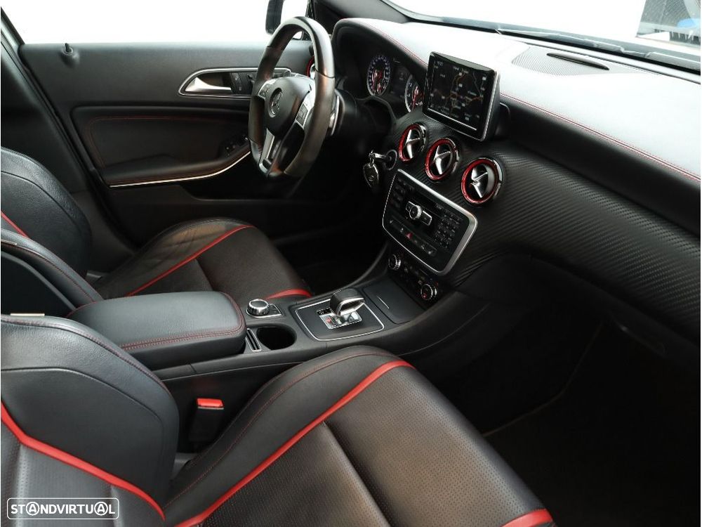 Mercedes-Benz A 45 AMG 4-Matic - 22