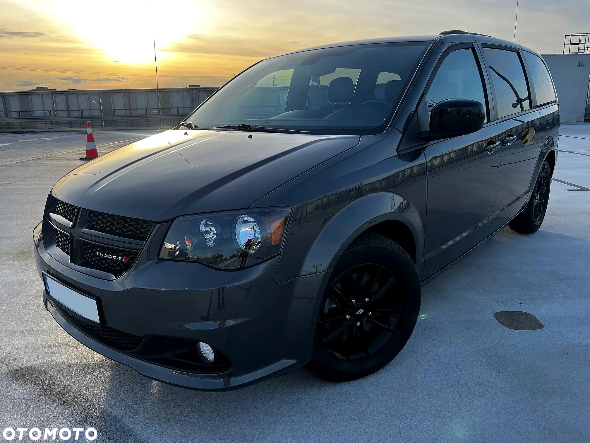 Dodge Grand Caravan - 10