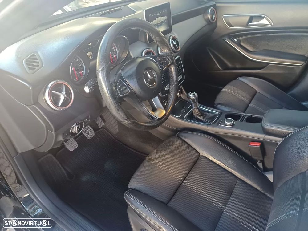 Mercedes-Benz CLA 180 d Shooting Brake Urban - 12