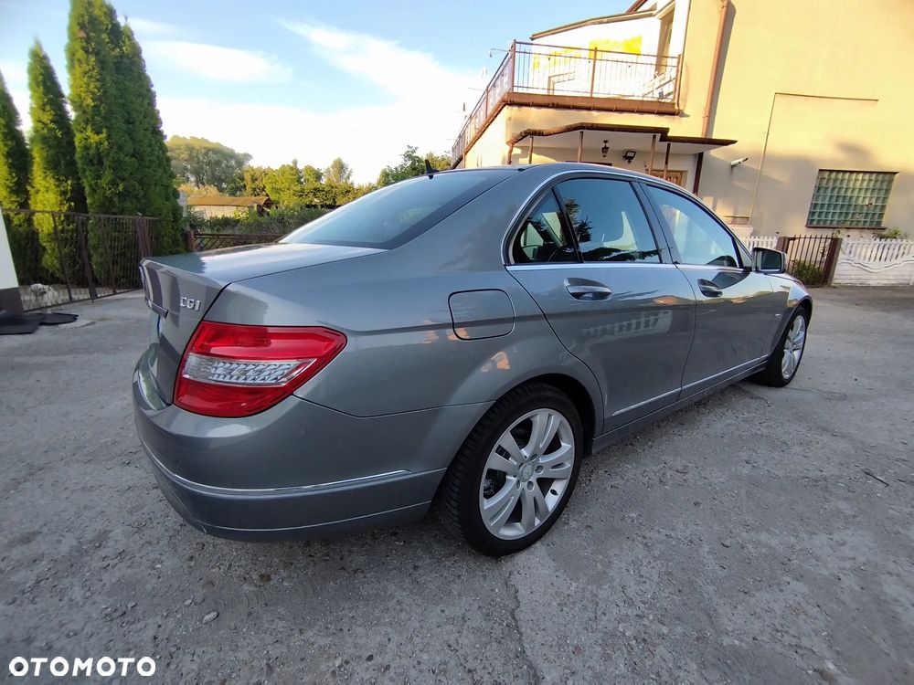 Mercedes-Benz Klasa C 180 CGI Automatik BlueEFFICIENCY Avantgarde - 9