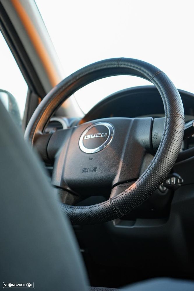Isuzu D-Max 4x4 Cabine Dupla Custom - 11