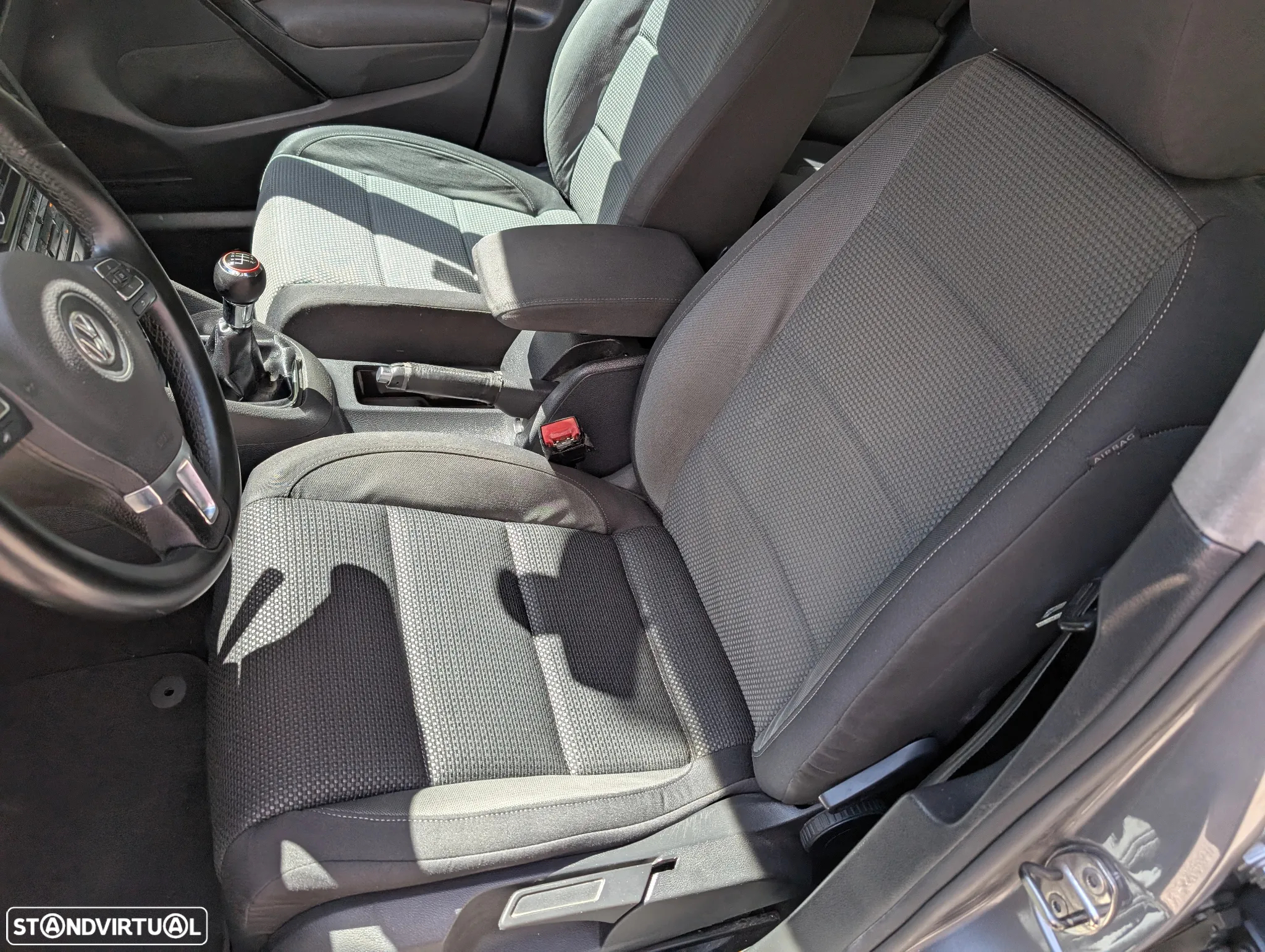 VW Golf 2.0 TDi Confortline - 8