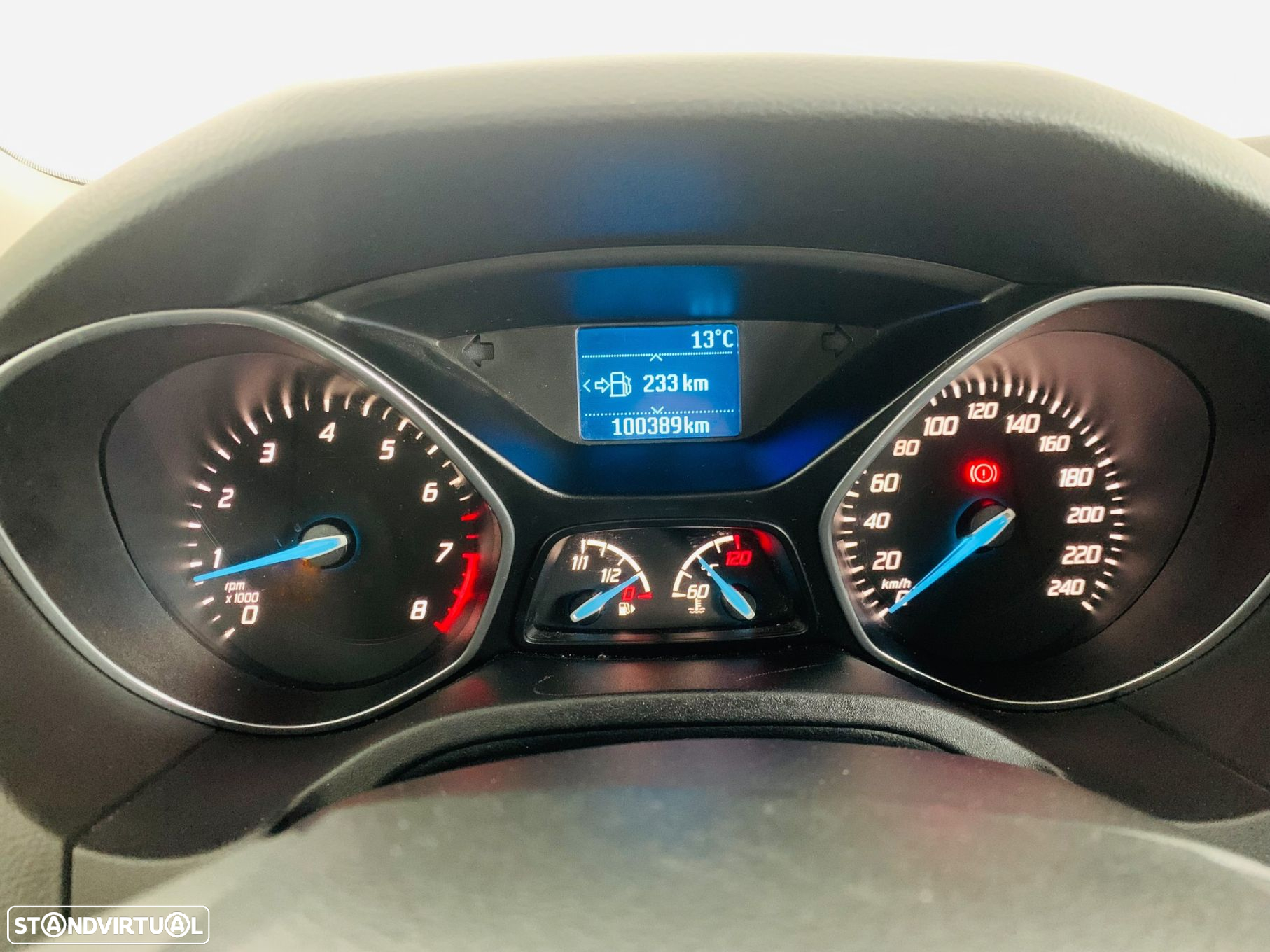 Ford Focus 1.0 EcoBoost S&S TITANIUM - 13