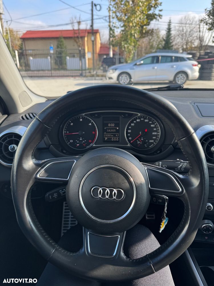 Audi A1 Sportback 1.6 TDI Stronic Ambition - 11