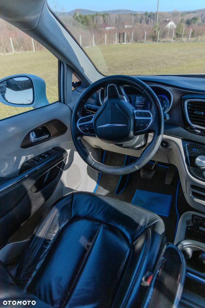 Chrysler Pacifica - 33