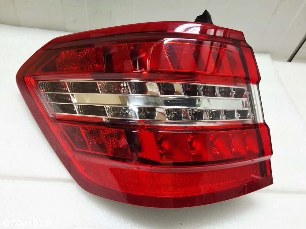 MERCEDES E-KLASA W212 TYLNY LEWA LAMPA LED KOMBI ŁADNA 2009-2013 ROK - 3