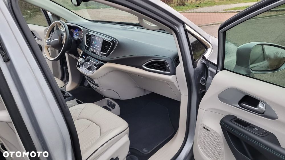 Chrysler Pacifica - 8