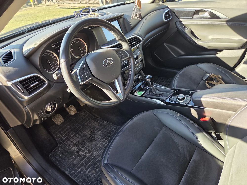 Infiniti Q30 1.6t Premium - 6