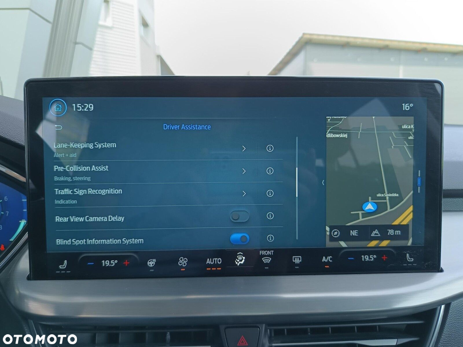 Ford Focus 1.0 EcoBoost Titanium X - 33