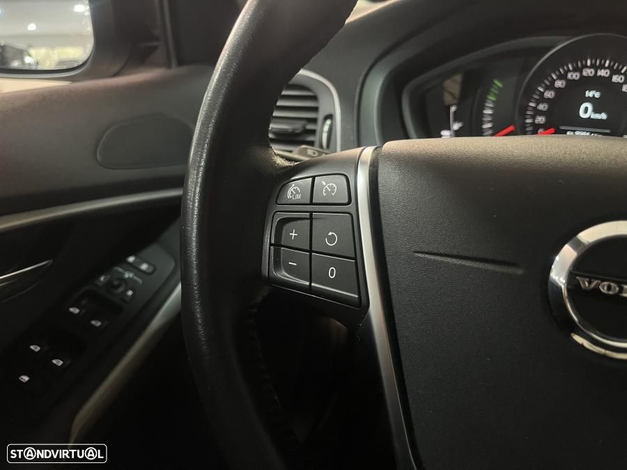 Volvo V40 Cross Country 2.0 D3 Summum - 17