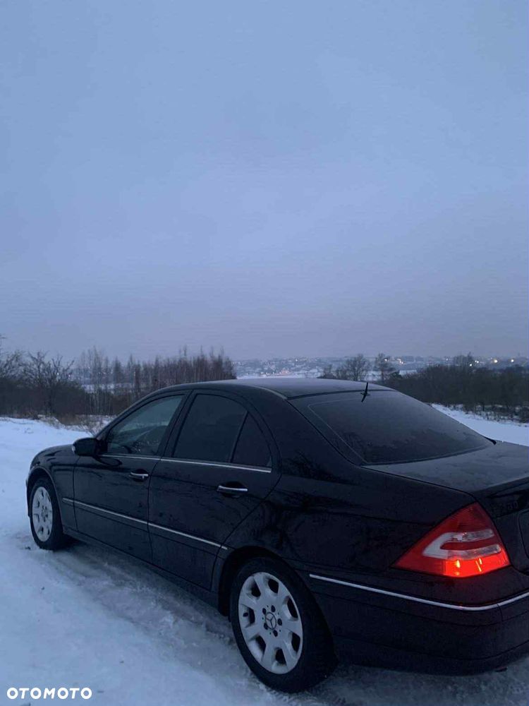 Mercedes-Benz Klasa C 280 4Matic Automatik Classic - 3