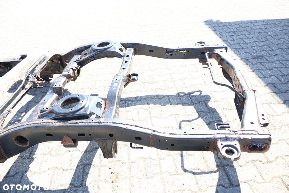TOYOTA LAND CRUISER 200 4.5 V8 RAMA TYŁ - 3