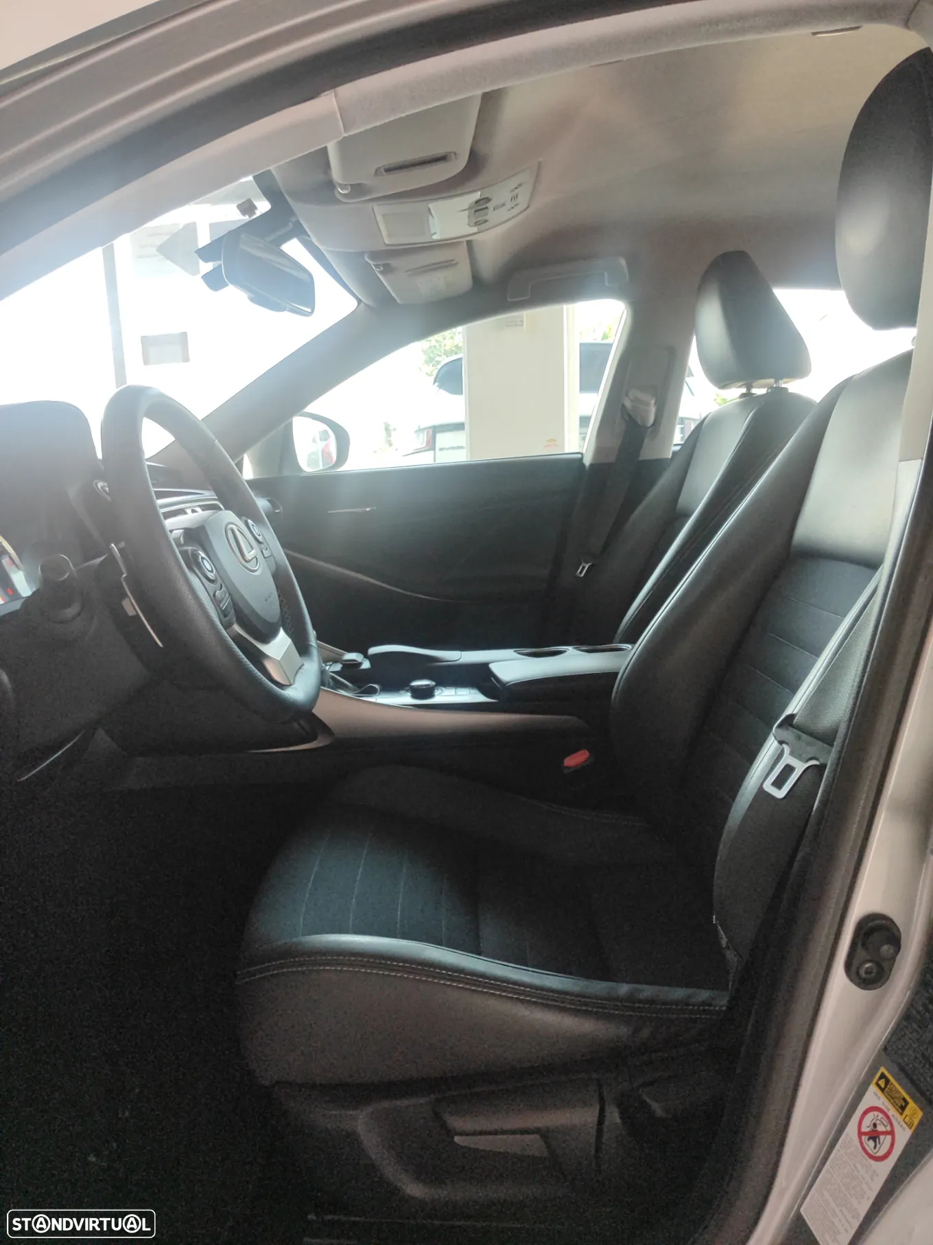 Lexus IS 300H Executive+ - 26