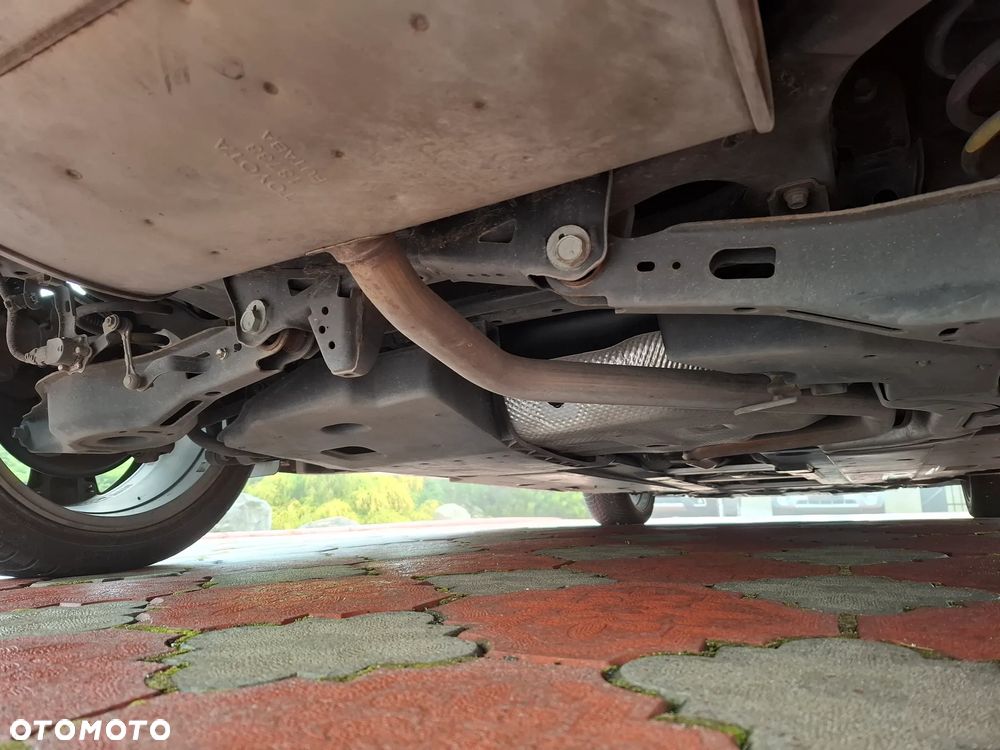 Toyota Prius Hybrid Executive - 12