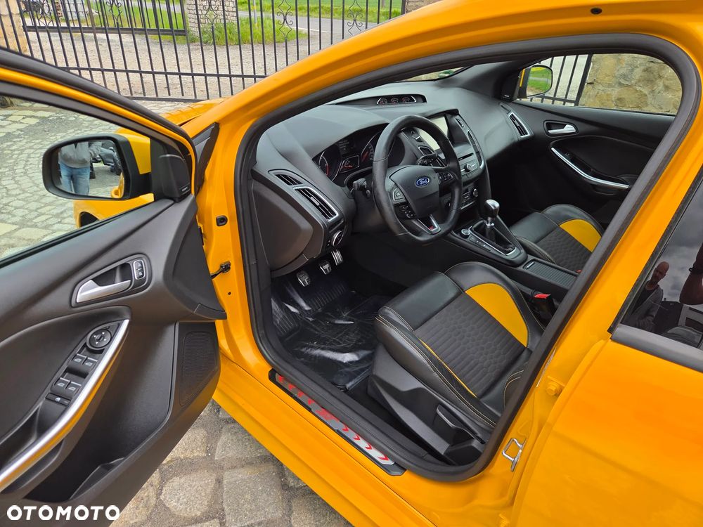 Ford Focus 2.0 TDCi ST - 25
