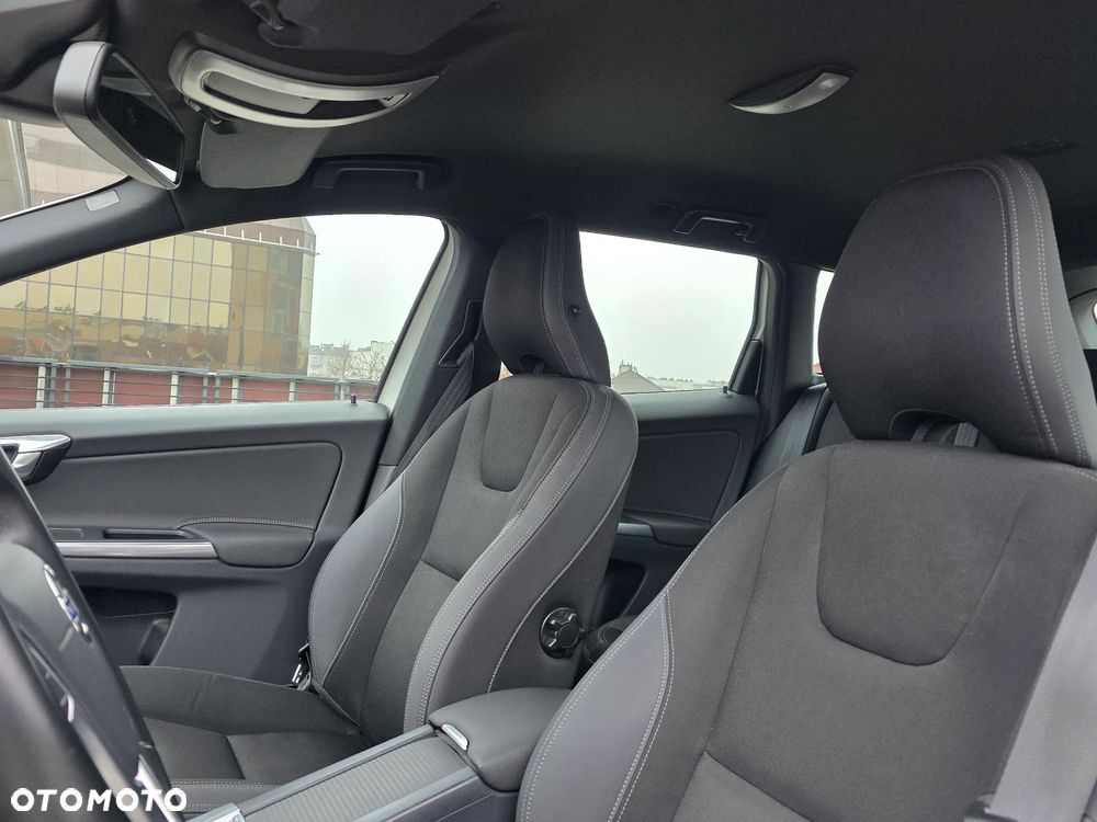 Volvo XC 60 D3 Geartronic Momentum - 29