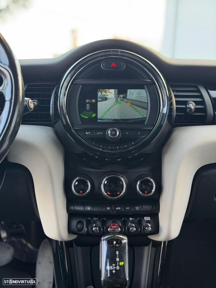 MINI 5 Portas Cooper D 4Business Auto - 13
