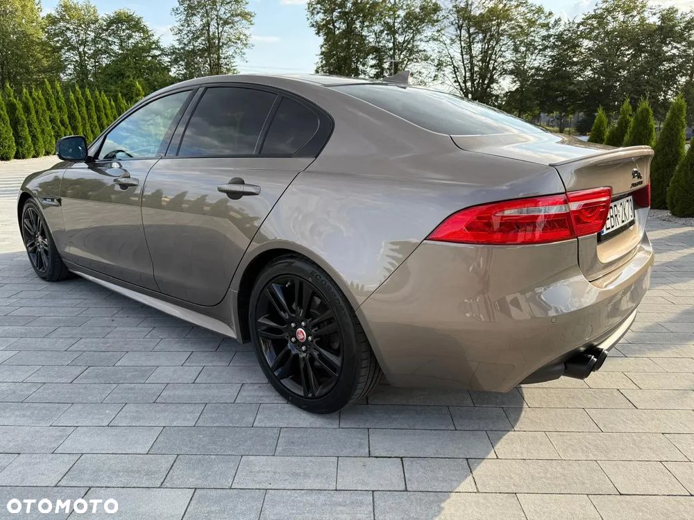 Jaguar XE 2.0 D R-Sport - 13