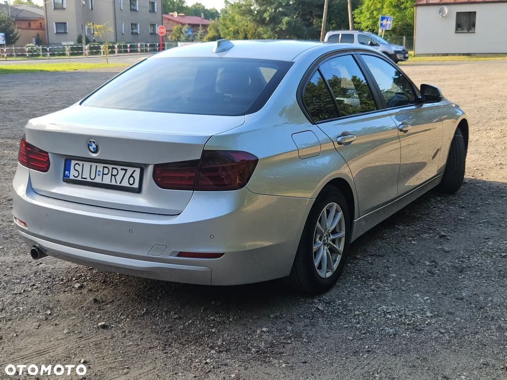 BMW Seria 3 318d EU6 - 4