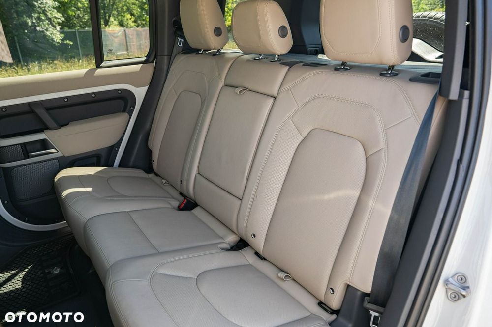 Land Rover Defender 2.0 P300 S - 31