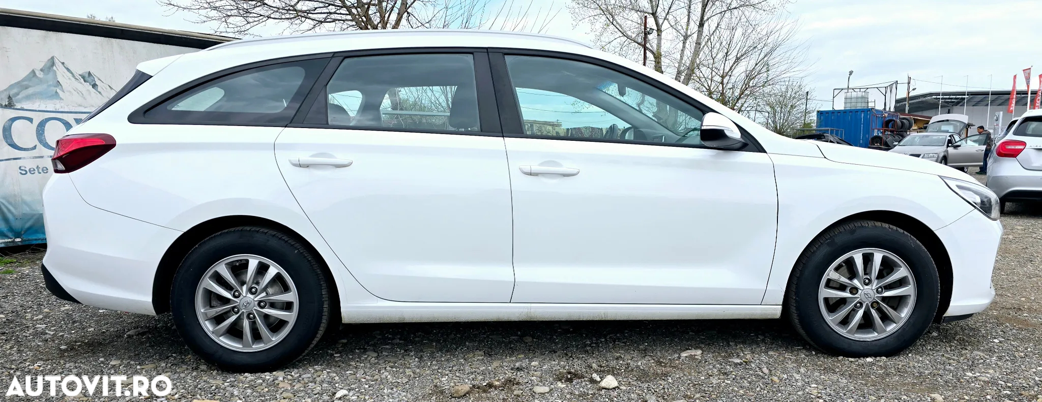 Hyundai i30 blue Kombi 1.6 CRDi Style - 10