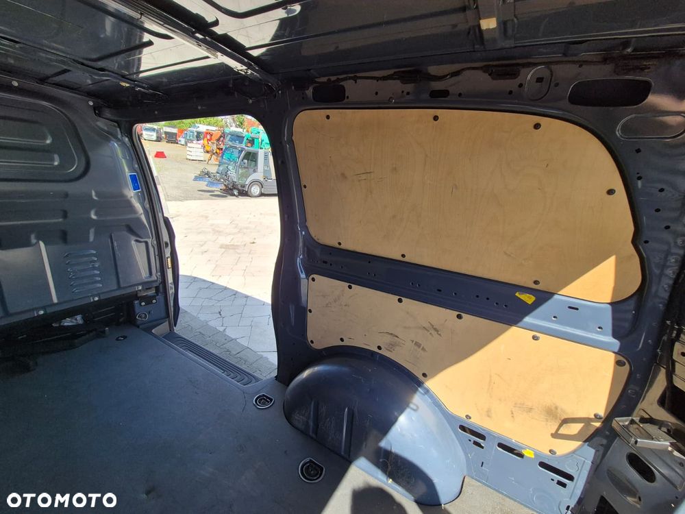Mercedes-Benz Vito 110 CDi - SERWISOWANY - NISKI PRZEBIEG - RZADKI KOLOR - BOGATE WYPOSAŻENIE - EURO 6 - 27