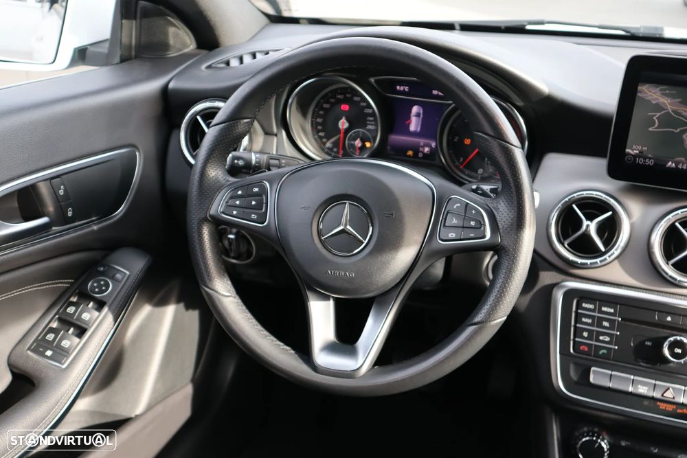 Mercedes-Benz CLA 200 d 7G-DCT Urban - 9