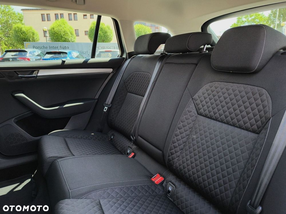 Skoda Superb 2.0 TDI SCR Ambition DSG - 25