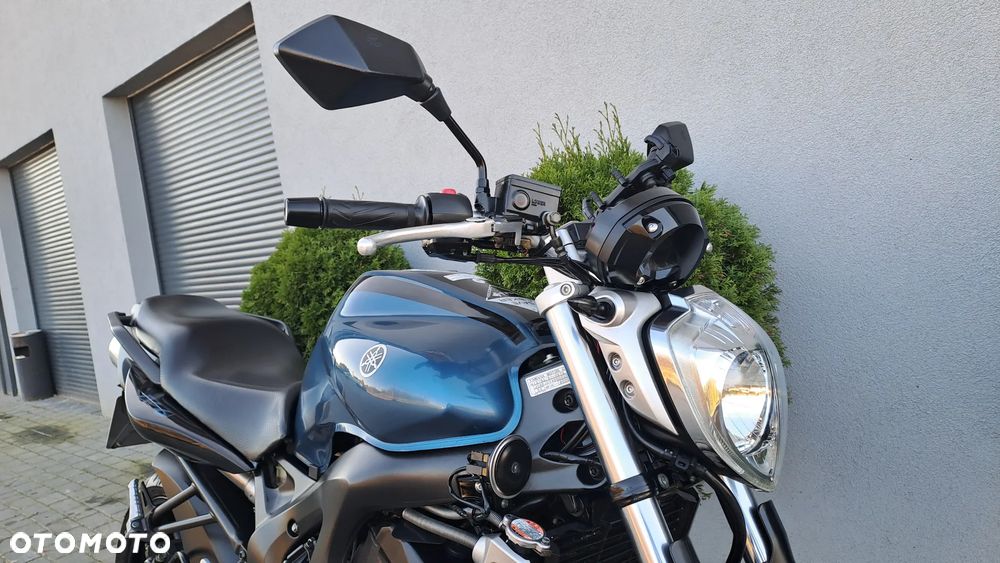 Yamaha FZ - 12