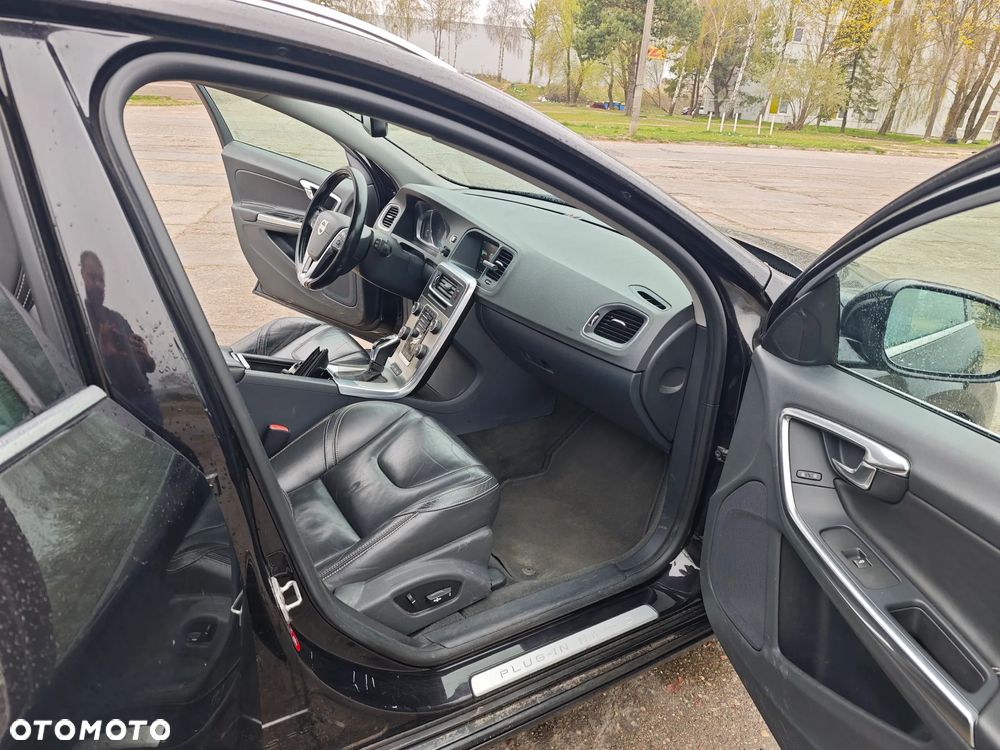 Volvo V60 D6 AWD Plug-in Hybrid R-Design Summum - 14