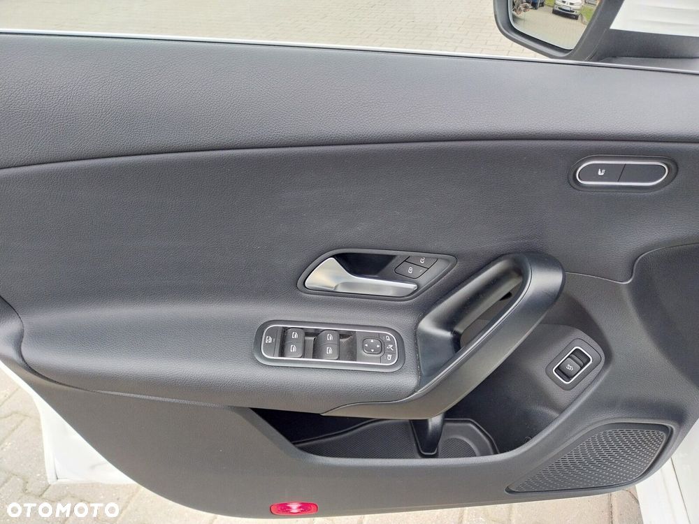 Mercedes-Benz CLA - 13