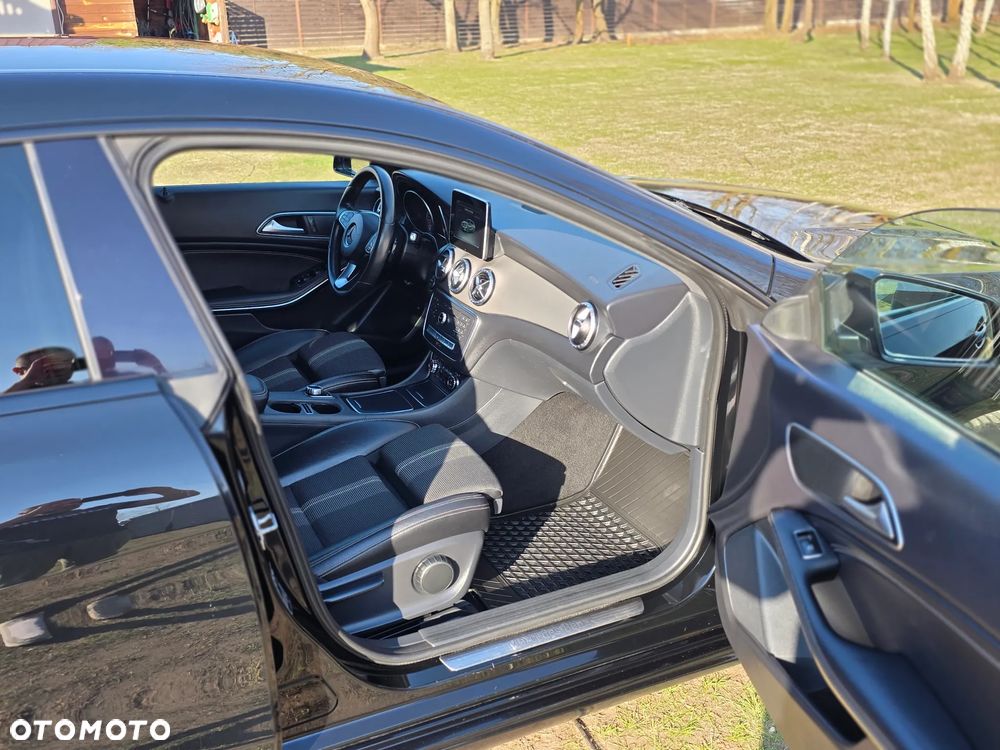 Mercedes-Benz CLA 180 7G-DCT Peak Edition - 14