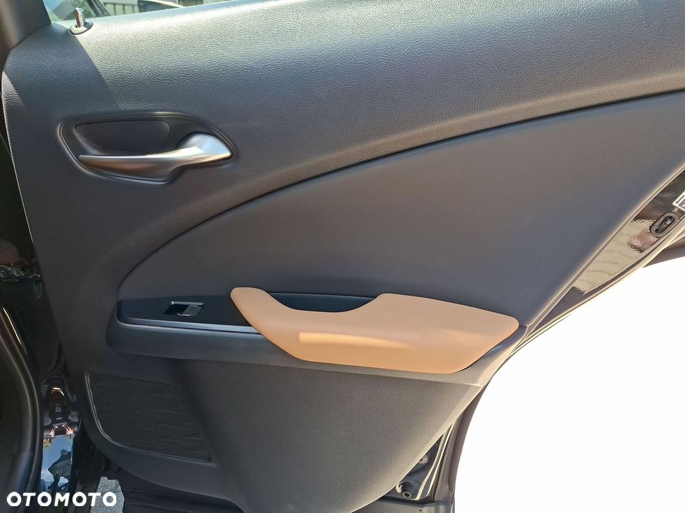 Lexus UX - 23