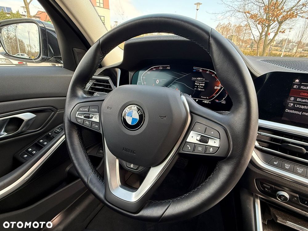 BMW Seria 3 320d xDrive Edition Luxury Line Purity - 12