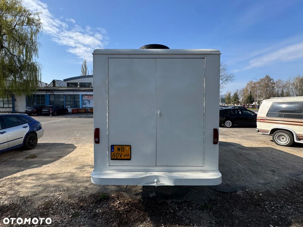 Ford ECONOLINE 300 V8 - 8